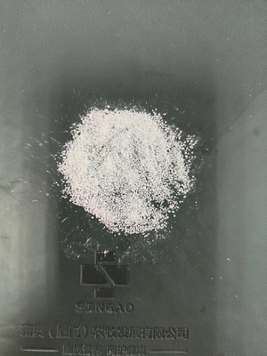 Butirato de sodio combinando cinamaldehído sustituyendo AGP para aves de corral